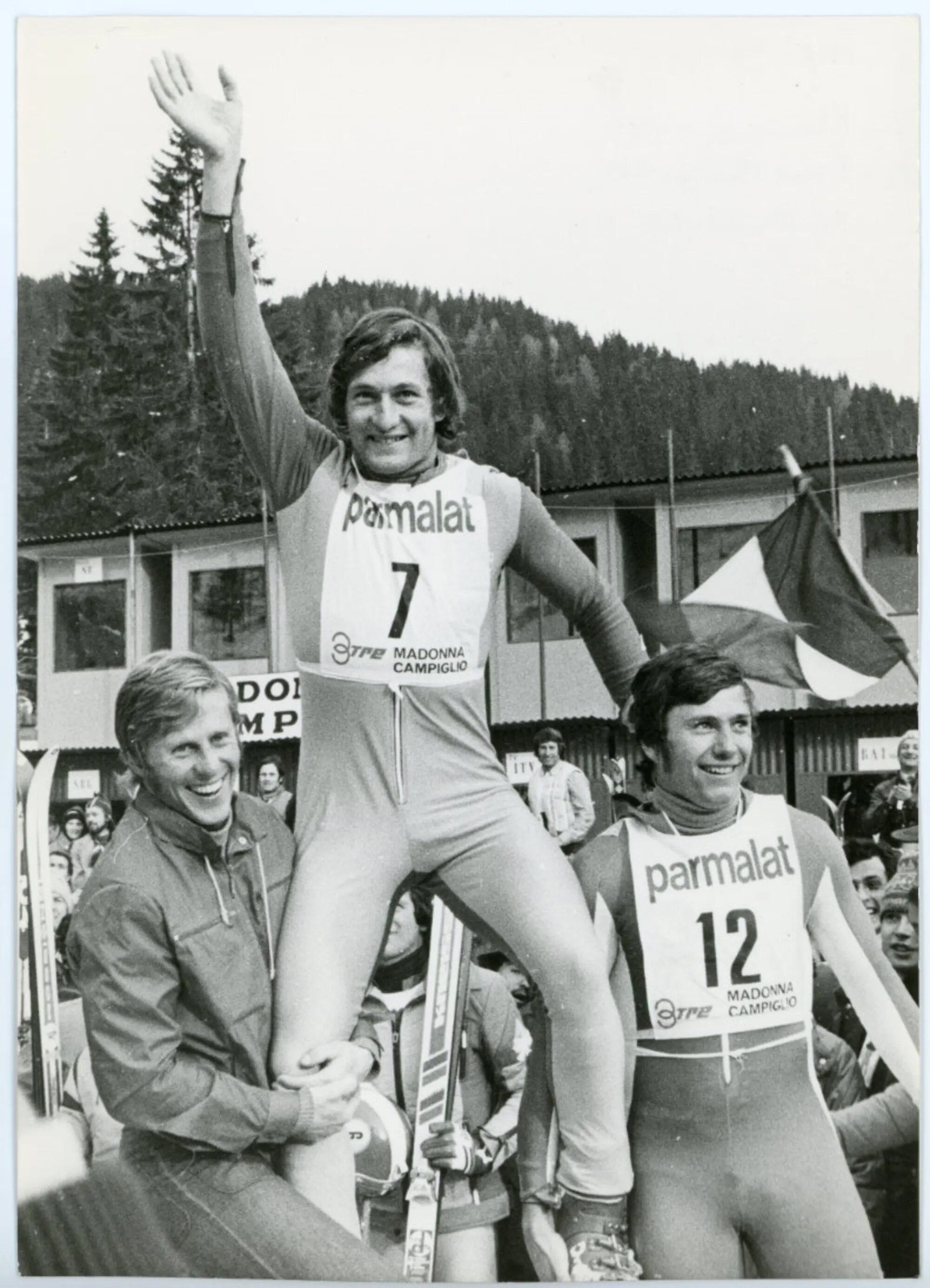 1975 2